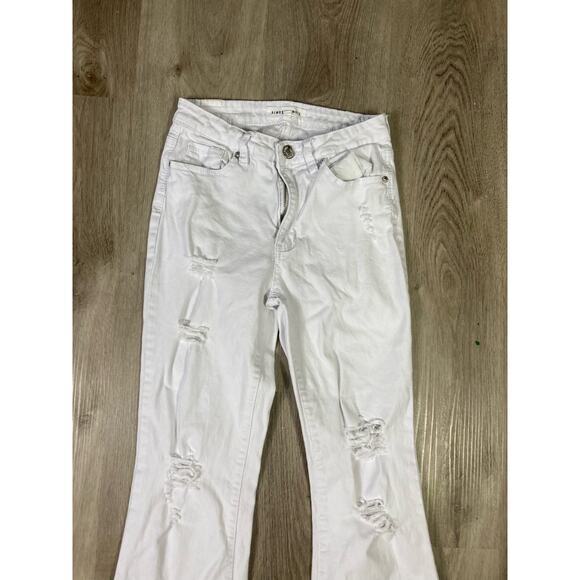Almost Famous Women's High Rise Flare Ripped Jeans White Size 5 - Picture 4 of 10